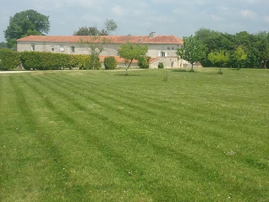Maison Charentaise A La Campagne Becheresse Ngoại thất bức ảnh