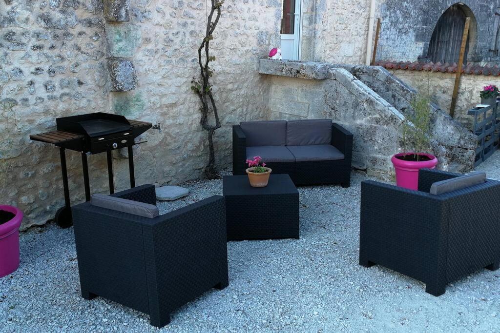 Maison Charentaise A La Campagne Becheresse Ngoại thất bức ảnh